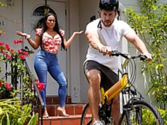 Amateur, Grosse bite, Gros seins, Tromperie, En levrette, Léchez, Lingerie, Chatte