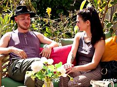 Leie, Tussi, Blasen, Betrug, Paar, Lecken, Milf, Flotter dreier