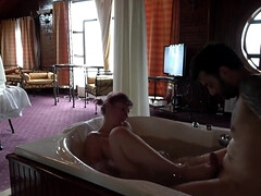 Pijpbeurt, Rondborstig, Schattig, Diep in de keel, Hd, Rijpe lesbienne, Tepels, Tiener