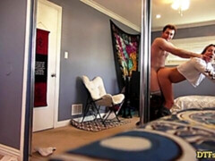 Chambre à dormir, Sucer une bite, En levrette, Seins naturels, Cheveux courts, Maigrichonne, Adolescente, Nénés