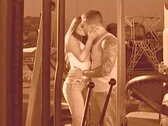 Nana, Gros seins, Sucer une bite, Brunette brune, Tir de sperme, Hard, Public, Nénés