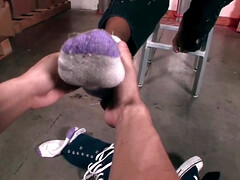 Nikki Drake gets her naughty feet worshipped & jizzed on