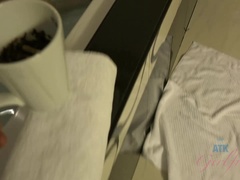 Salle de bains, Blonde, Sucer une bite, Grossier, Robe, Petite amie, Rasée, Chaussettes