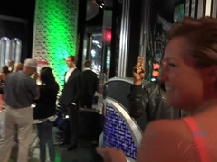 Amateur, Cuarto de baño, Novia, Perforación, Coño, Afeitado, Cabello corto, Tetas