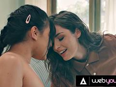 Nana, Gode, Femme dominatrice, Fille latino, Léchez, Strapon, Nénés