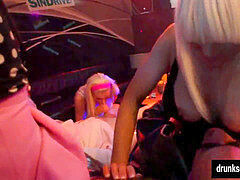 Blasen, Puppe, Öffentlich