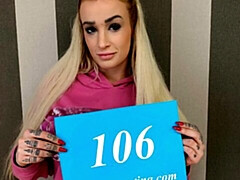 Grosse titten, Blondine, Hundestellung, Handjob, Hardcore, Rasiert, Tätowierung, Titten