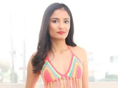 Pijpbeurt, Bruinharig, Vingeren, Handbeurt, Likken, Kut duiken, Tiener, Tieten likken