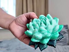 USING  REVIEWING FAUX PHALLUS SEX GRINDERS Dahlia  Monstera Vibe Sleeve - Sydney Screams