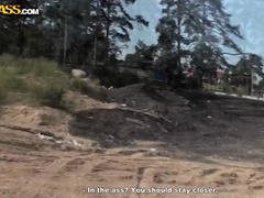 In den arsch, Aufs gesicht abspritzen, Im freien, Piercing, Öffentlich, Rotschopf, Tätowierung, Flotter dreier