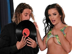 Amateur, Gros seins, Sucer une bite, Brunette brune, En levrette, Poilue, Seins naturels, Adolescente