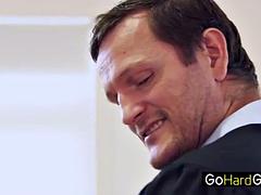 Tussi, Grosser schwanz, Grosse titten, Blondine, Blasen, Spermaladung, Milf, Titten