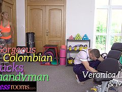 Gros seins, Blonde, Sucer une bite, En levrette, Marrant, Gym, Fille latino, Orgasme