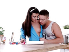 Grosse bite, Sucer une bite, Brunette brune, En levrette, Seins naturels, Rasée, Maigrichonne, Nénés