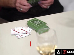 Grosse titten, Aufs gesicht abspritzen, Oma, Lecken, Reif, Muschi, Rau, Titten