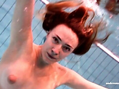 18 jahre, Tussi, Braunhaarige, Hd, Öffentlich, Solo, Titten, Unter wasser