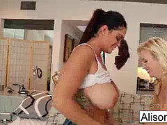 Brunette brune, Lesbienne, Nue  à poil, Chatte