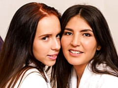 Kont, Bruinharig, Vingeren, Zoenen, Lesbisch, Likken, Kut duiken, Tiener