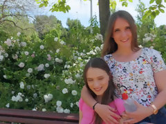 Arsch, Braunhaarige, Behaart, Natürlichen titten, Öffentlich, Muschi, Kurzes haar, Eng