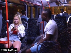 In den arsch, Arsch, Grosser schwanz, Schwarz, Blondine, Schwanz, Interrassisch, Reiten