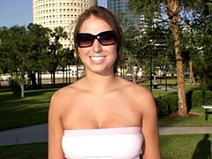 デカ尻, デカパイ, 茶髪の, 指いじり, アウトドア, パンティ, 一人, ストリッピング