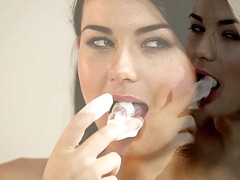 Bruinharig, Rondborstig, Erotisch, Masturbatie, Natuurlijke tieten, Pornster, Alleen, Tieten likken