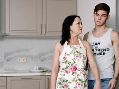 Grosse bite, Gros seins, Sucer une bite, Brunette brune, Hd, Chatte, Seins flasques, Rasée