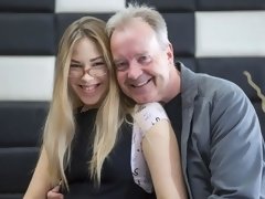 69 negenenzestig, Kont, Blond, Vingeren, Natuurlijke tieten, Slipje, Tiener, Tieten likken