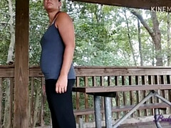 Sucer une bite, Brunette brune, Attrapée, En gros plan de très près, Éjaculation interne, Mère que j'aimerais baiser, De plein air, Public