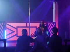 Tetas grandes, Botas, Morena, Pies, Dominacion femenina, Látex, Tatuaje, Hilo dental