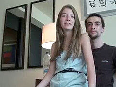 Amateur, Sucer une bite, Brunette brune, Couple, Tir de sperme, Européenne, Petite femme, Maigrichonne