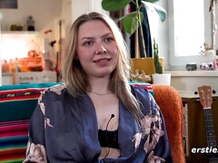 Songschreiberin Nelio aus Berlin masturbiert - Solo with euro blonde PAWG