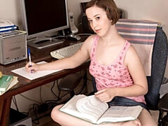 Culo grande, Tetas grandes, Penetracion con dedos, Masturbación, Afeitado, Cabello corto, Solo, Estriptis