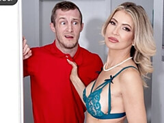 Gros cul, Grosse bite, Gros seins, Blonde, Sucer une bite, En levrette, Mère que j'aimerais baiser, Cheveux courts