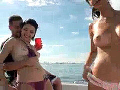 Bikini, Sucer une bite, Le plan cul à quatre, De plein air, Réalité