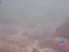 Strand, Blasen, Braunhaarige, Aufs gesicht abspritzen, Handjob, Öl, Orgasmus, Zierlich