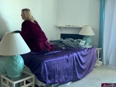 Leie, Blondine, Nahaufnahme, Dildo, Aufs gesicht abspritzen, Realität, Sohn, Stiefmutter
