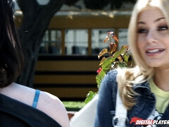 Arsch, Grosse titten, Vollbusig, Aufs gesicht abspritzen, Würgen, Lesbisch, Zierlich, Titten