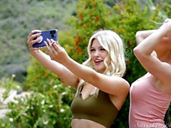 デカ尻, デカパイ, 指いじり, レズビアン, なめる, 下着, オナニー, ストリッピング