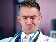 Grosse titten, Blondine, Blasen, Schwanz, Aufs gesicht abspritzen, Krankenschwester, Muschi, Hintern versohlen