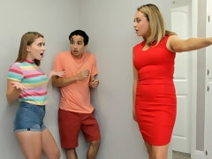 Blonde, Sucer une bite, Attrapée, Branlette thaïlandaise, Dénudage, Adolescente, Plan cul à trois, Nénés