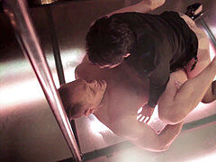 Минет, В клубе, Мастурбация