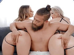 Culo grande, Rubia, Mamada, Sexo duro, Tatuaje, Trio