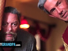 Américain, Brunette brune, Gorge profonde, Partouze, Grandpère, Hard, Embrassement, Rugueux