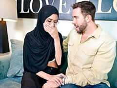 Blasen, Braunhaarige, Hundestellung, Brille, Behaart, Küssen, Milf, Tätowierung