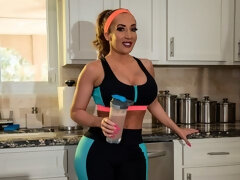 Culo grande, Tetas grandes, Rubia, Penetracion con dedos, Pajear, Cocina, Afeitado, Tetas