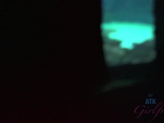 Rubia, Penetracion con dedos, Despelote, Coño, Afeitado, Fumando, Tetas, Bajo la falda