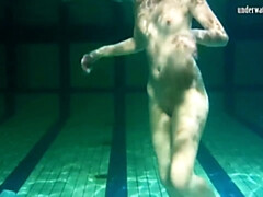 Arsch, Grosser arsch, Blondine, Freundin, Pool, Öffentlich, Solo, Unter wasser