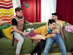 Sucer une bite, Brunette brune, En levrette, Faciale, Hd, Seins naturels