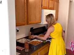 Блондинки, Постарше, Семья, Очки, Белье, Милф, Наездница, Сиськи